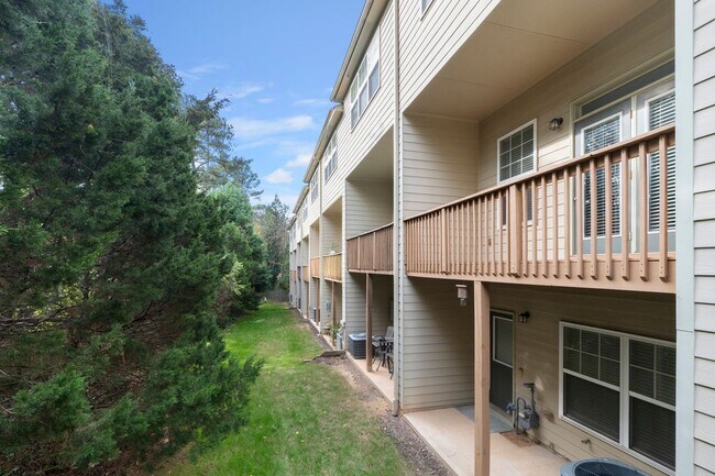 Building Photo - 2042 Cobblestone Cir NE