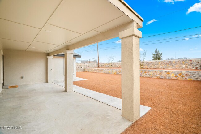 Building Photo - 854 Mallett St