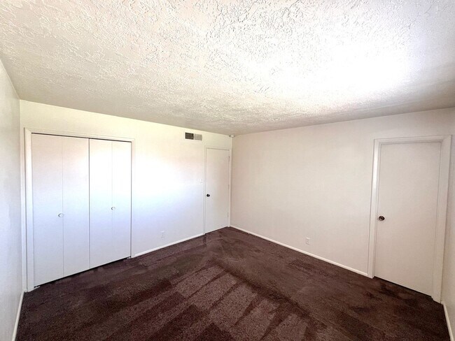 Building Photo - Near Academy Hills Park, Great NE Location...