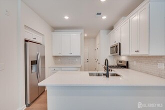 Building Photo - 317 Sadie Cir