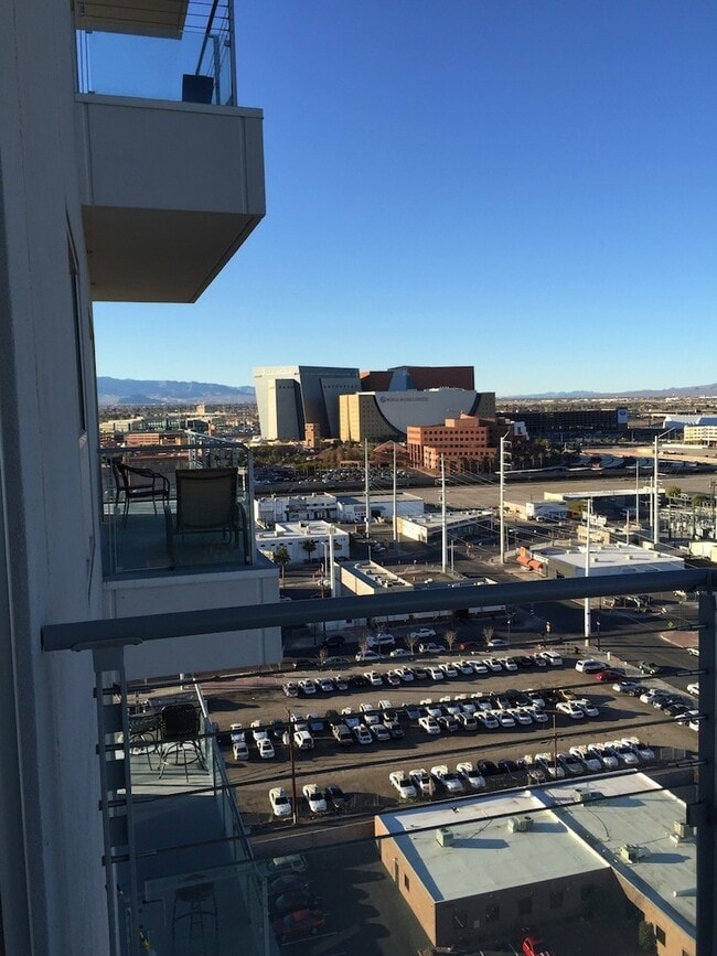 Building Photo - Stunning Fully Furnished Loft with Breathtaking Views of the Las Vegas Strip!