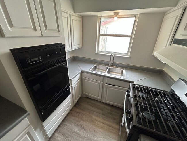 Building Photo - Modern living meets exceptional comfort