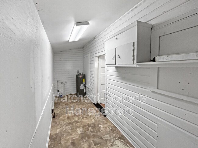 Building Photo - 24 Jones St