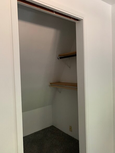 Building Photo - 1165 Hobart St