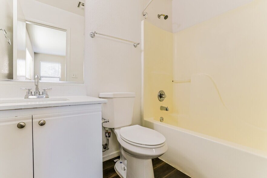 Building Photo - 8505 E Meseto Ave