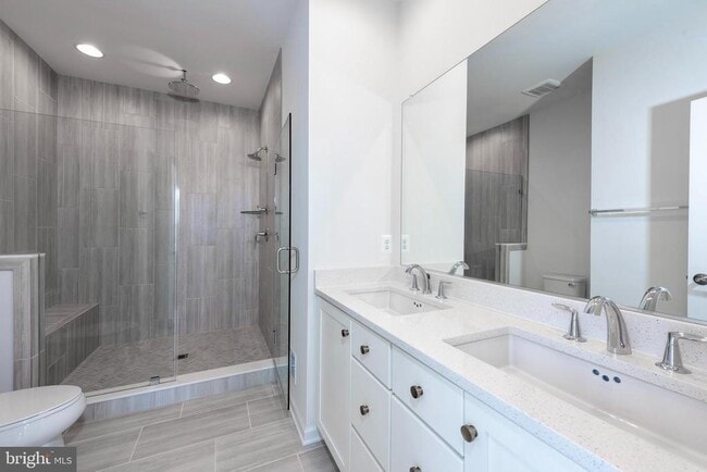 Building Photo - 20686 Glenmont Ter