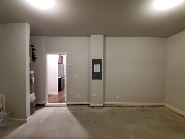 Building Photo - Charming 3-Bedroom Townhome with Stylish F...