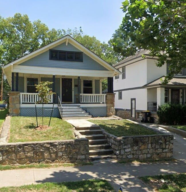 Primary Photo - {4331} Updated West Plaza Bungalow + Moder...