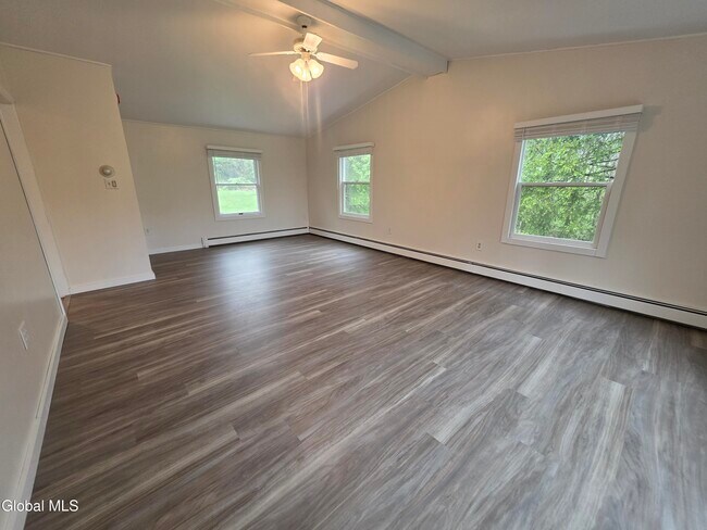 Building Photo - 112 Carriage House Ln