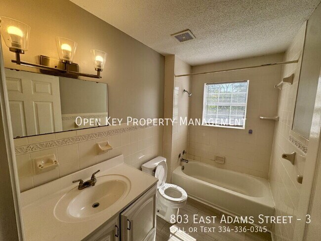 Building Photo - 803 E Adams St