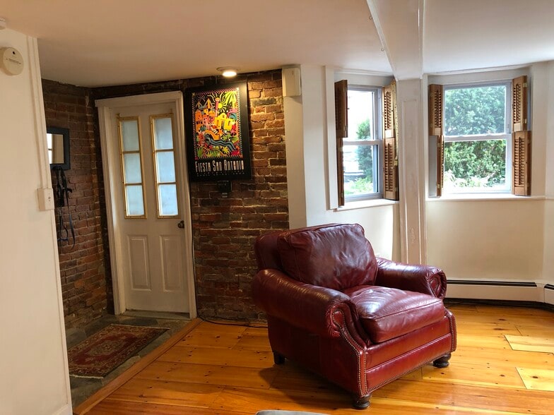 Private direct entrance to unit - 2 Emmons Pl