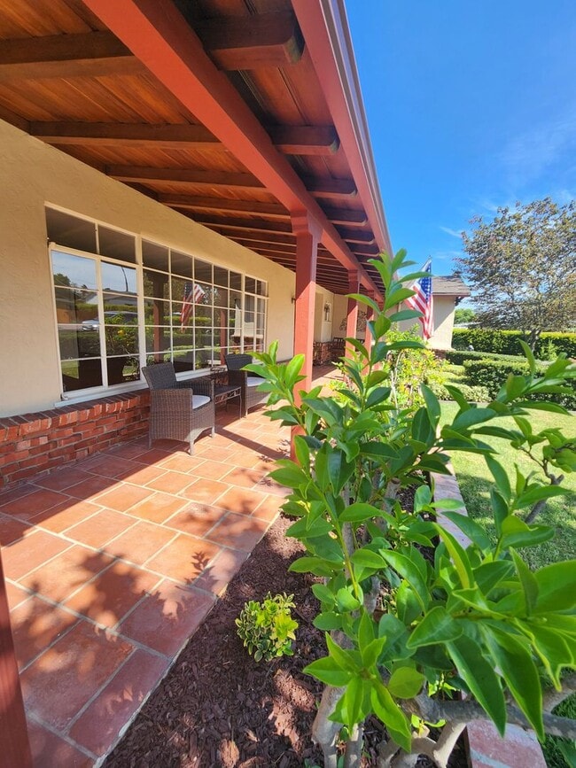 Building Photo - 4950 Rosehedge Dr