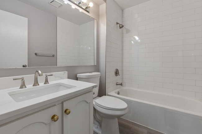 Building Photo - 135 Encina Dr