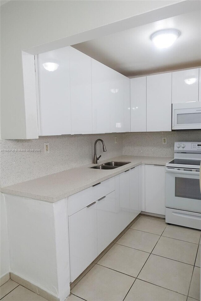 Building Photo - 495 NW 72nd Ave