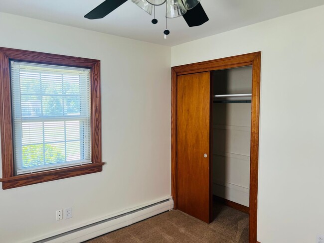 Building Photo - 3 bedroom 1 bath rancher with full basement