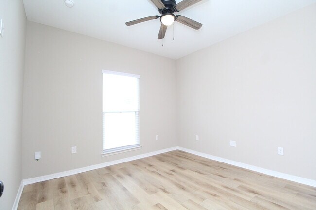 Building Photo - 2023 built modern open layout home on an acre lot in Milton just off Hwy 90