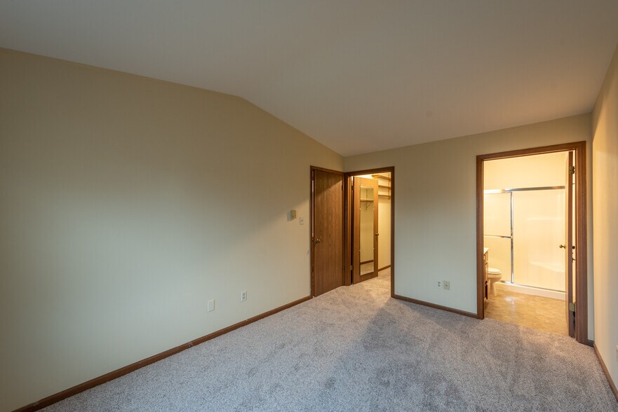 Building Photo - 6920 Mariner Dr