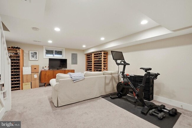 Building Photo - 19 Clifford Ave