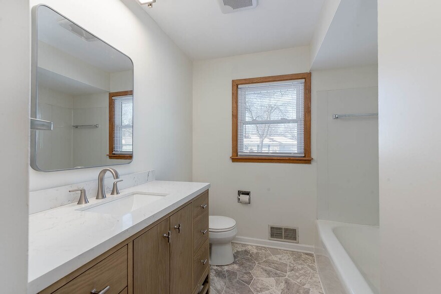 Building Photo - 113 Pfau St