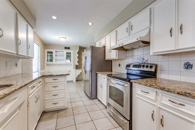 Building Photo - 7739 La Manga Dr