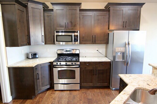 Building Photo - Beautiful Layton Home