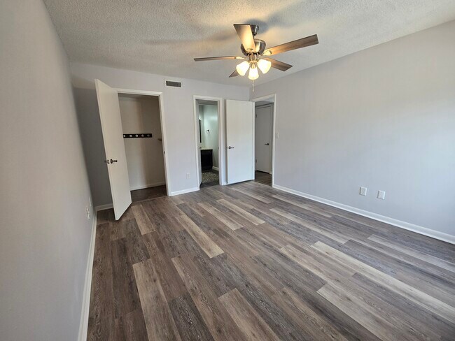 Building Photo - 3570 Sable Palm Ln