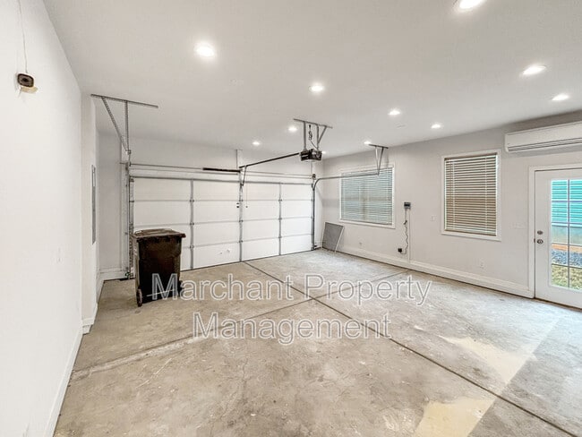 Building Photo - 6 Ashborne Ln