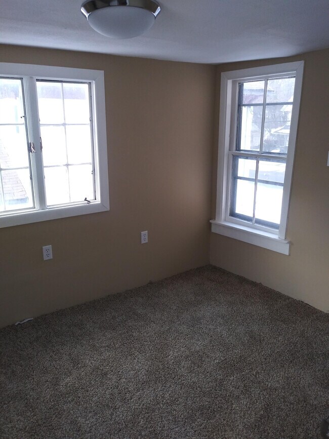 Building Photo - 15 Garrow St