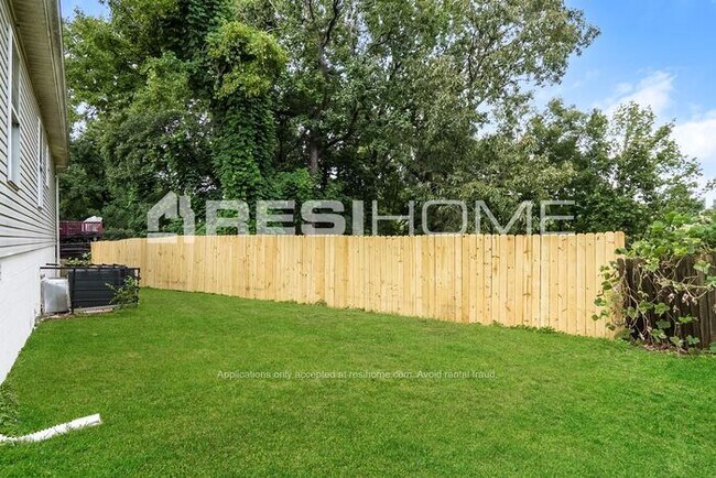 Building Photo - 4925 43rd Way N
