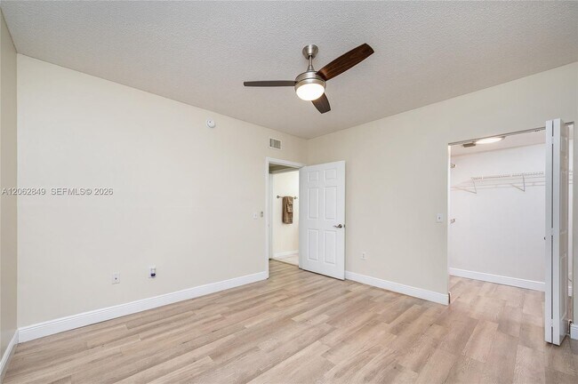 Building Photo - 2482 Centergate Dr
