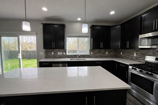Building Photo - Spacious 4-Bedroom Home with Balcony and Fenced Yard in Marysville