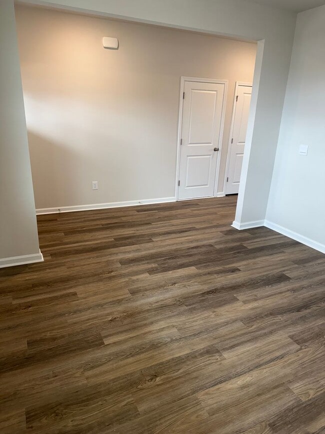 Building Photo - 4 BEDROOMS in Central Conway Location in Kingston Bay! Beautiful Pond View!