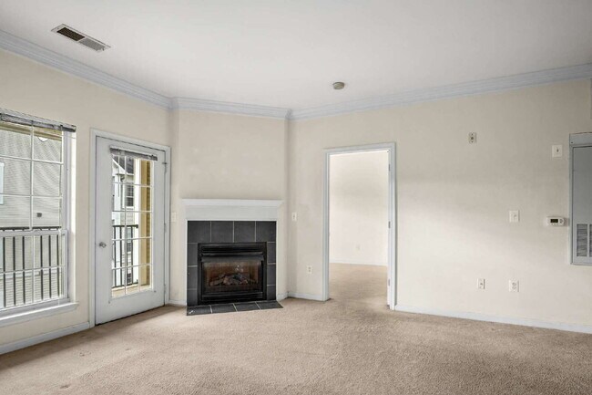 Building Photo - Modern Condo Living with Balcony and Great Location