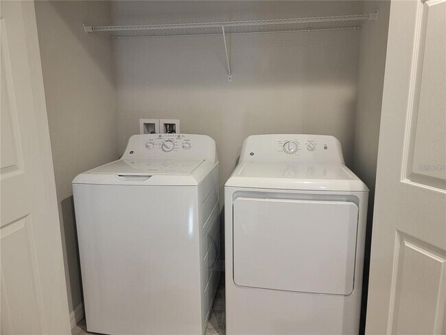 Building Photo - 7113 Grand Elm Dr