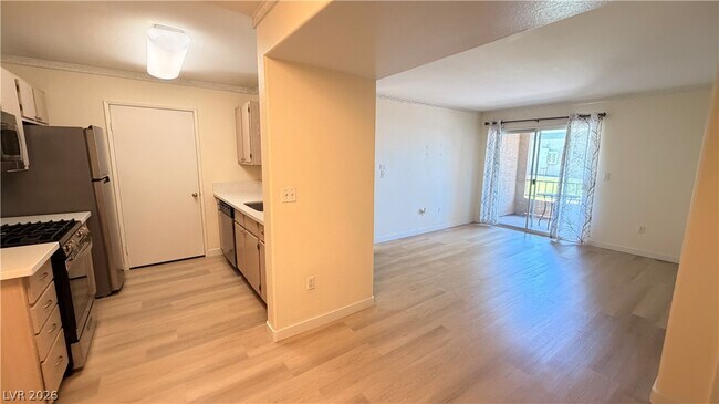 Building Photo - 7885 W Flamingo Rd