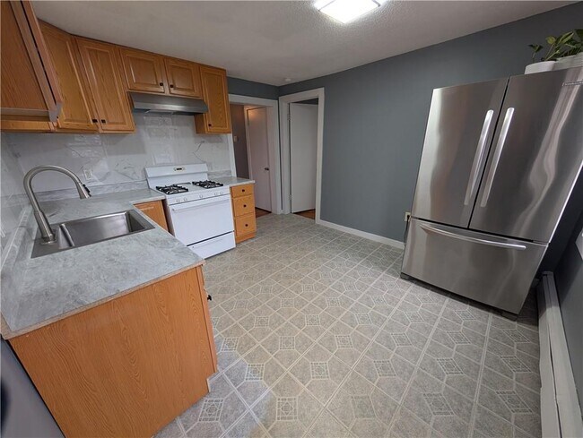 Building Photo - 57 Pleasant St