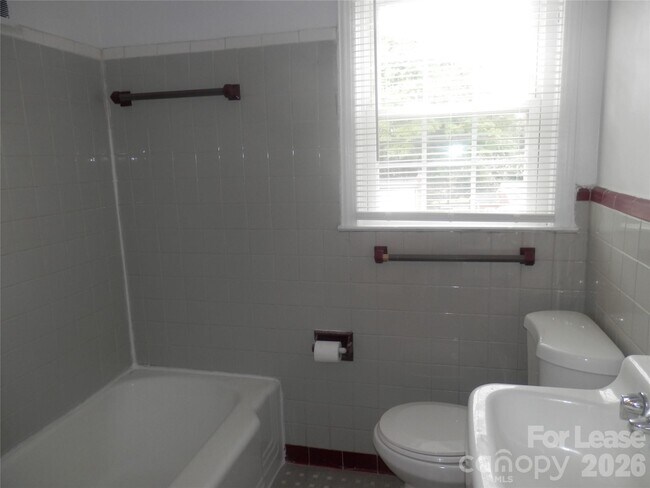 Building Photo - 1701 Washington Ave