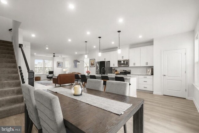 Building Photo - 1624 Aster Ln