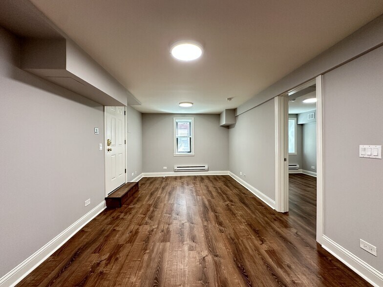 Building Photo - 5748 N Winthrop Ave