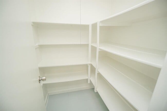 Building Photo - 7400 Bellerive Dr