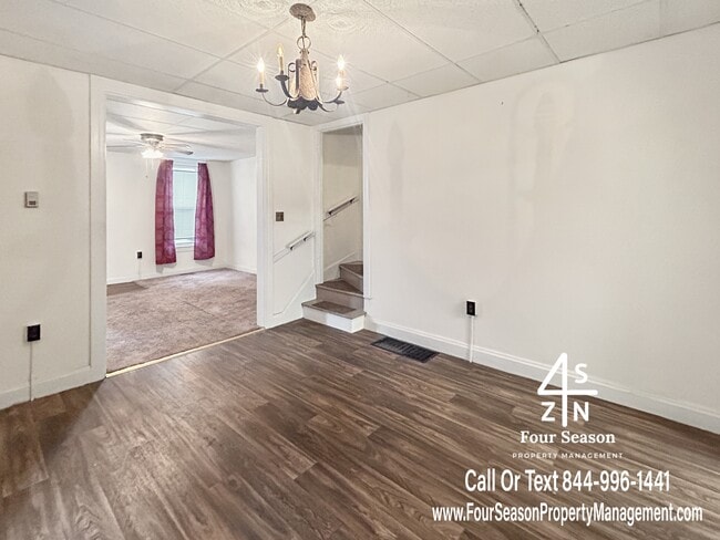 Building Photo - 338 S Locust St