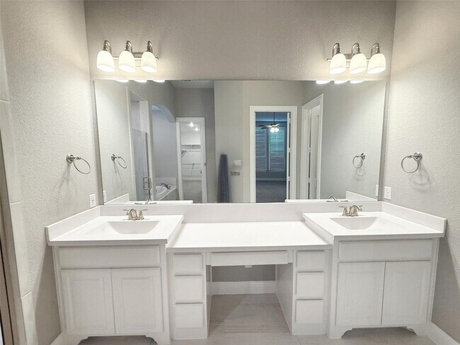 Building Photo - 6905 Broomsedge Dr