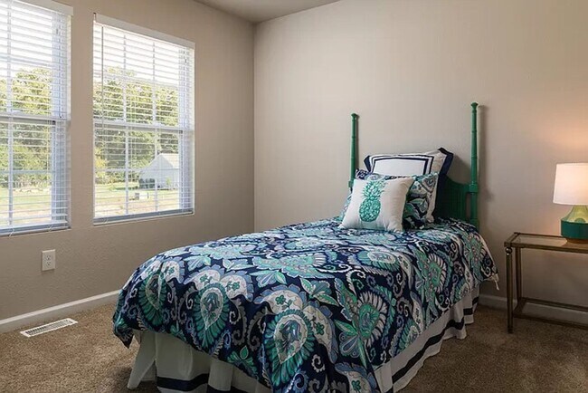 Building Photo - Your Serene Retreat in Kentwood