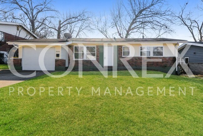 Primary Photo - Beautiful 3 Bedroom with Hardwood Flooring!