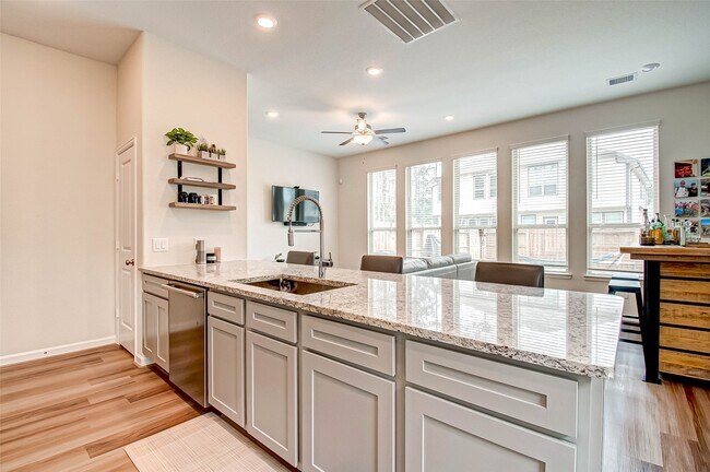 Building Photo - 617 Aspen Falls Ct