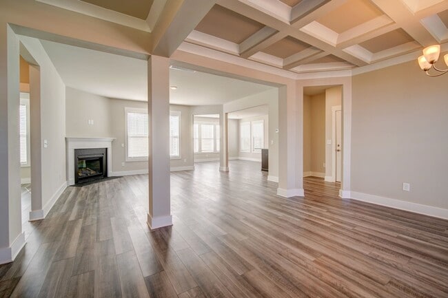 Building Photo - Gorgeous 4 BR, 3BA, Home with Loft, and 2 ...