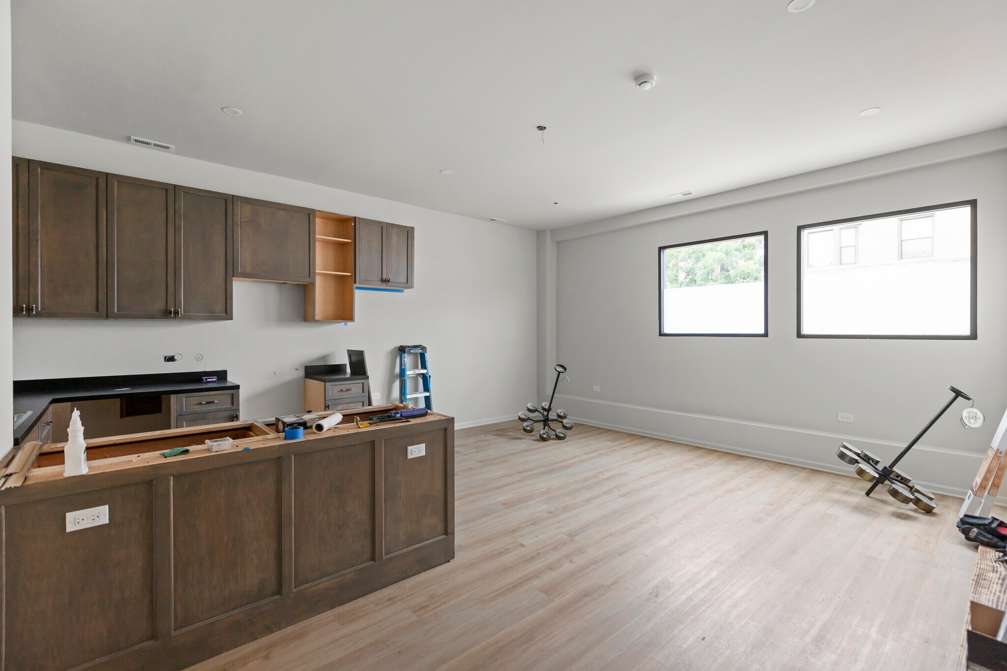 Kitchen / Living - 3121 N California Ave