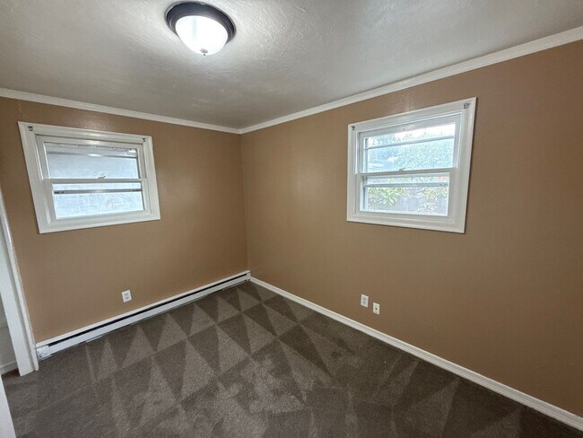 Building Photo - 465 Madrona Ave SE