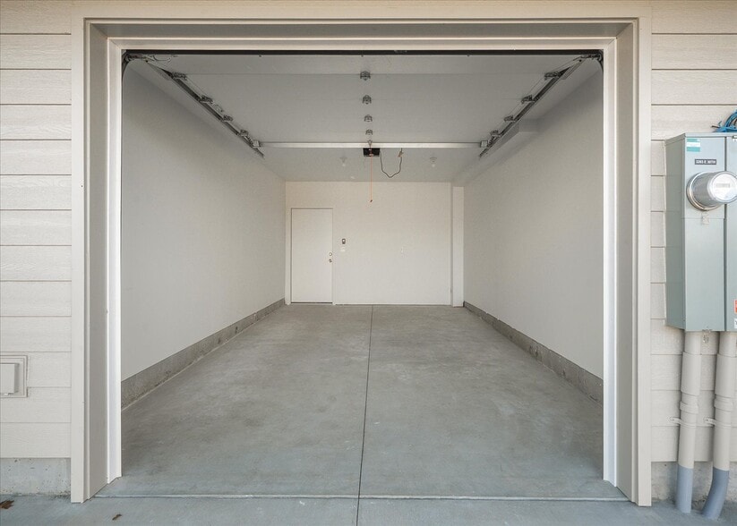 Building Photo - 3203 E 30th Ave