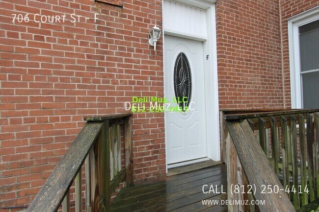 Building Photo - 706 Court St